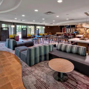 Courtyard By Marriott Memphis Hotel