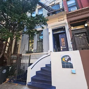  Hostel Macaw United States
